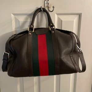 Brown Gucci Traveler Handbag w/ cross body strap